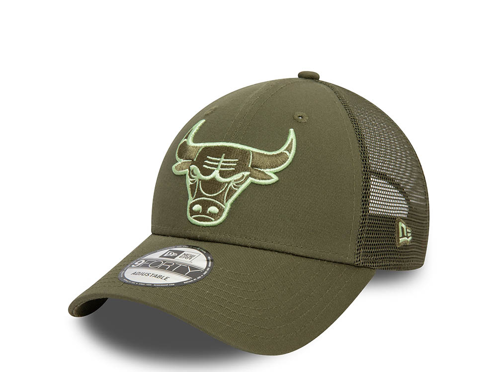 New Era Chicago Bulls Olive 9Forty Trucker Strapback Gorra