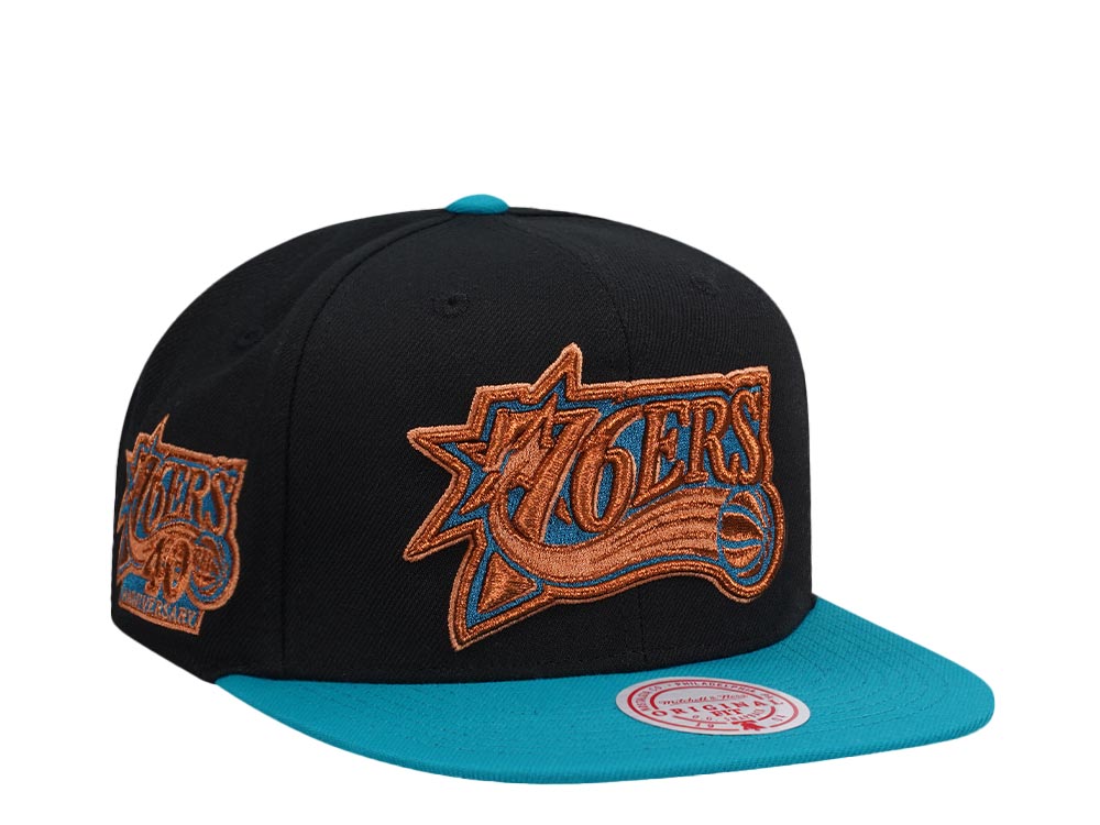 Mitchell & Ness Philadelphia 76ers 40th Anniversary Make Cents Black Two Tone Hardwood Classic Snapback Gorra