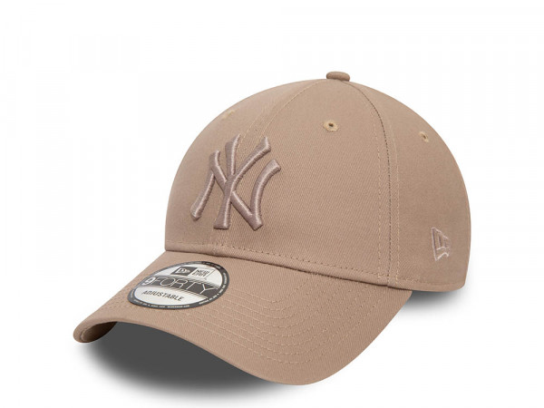 New Era New York Yankees League Essential Beige 9Forty Strapback Cap