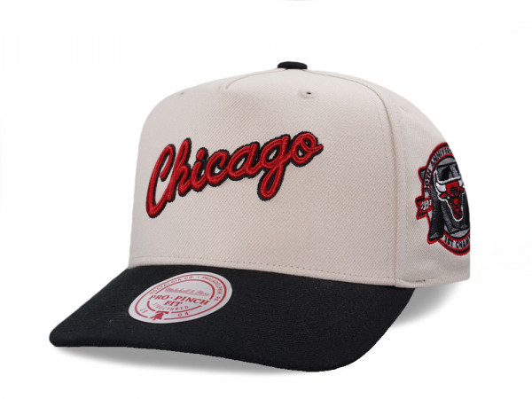 Mitchell & Ness Chicago Bulls 1st Championship Two Tone Pro Pinch A Frame Snapback Cap